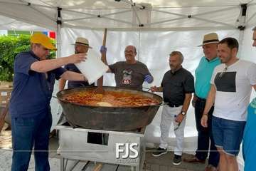 Lomo Magullo celebra el Día del Vecino en plena ola de calor/Francisco Javier Santana.